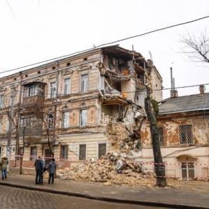 В Одессе обвалился старинный дом. Фото