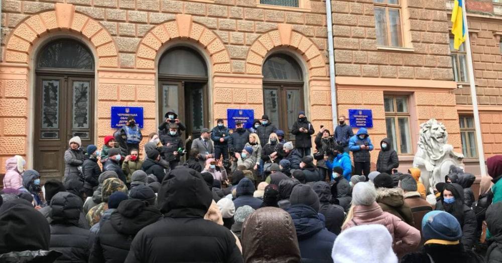 В Черновцах протестуют предприниматели против карантинных ограничений (фото. видео)