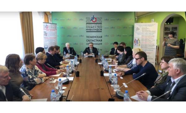 Губернатор Тюменской области предложил реализовать новые социальные инициативы для инвалидов
