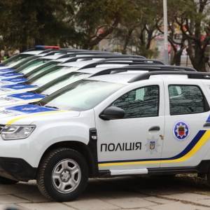 Запорожским полицейским выдали 19 новых автомобилей. Фото