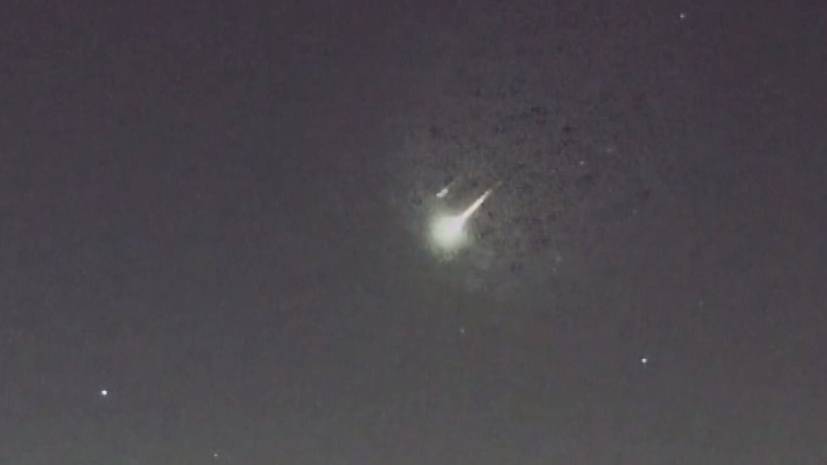Метеор сгорел в небе над Великобританией — видео