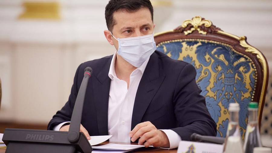 Зеленский потребовал ускорить поставки вакцин от COVID-19 на Украину