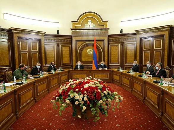 Совбез Армении требует от президента уволить главу Генштаба