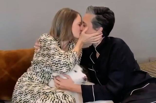 Джоди Фостер поцеловалась на премии «Золотой глобус» вместе со своей женой Александрой Хедисон