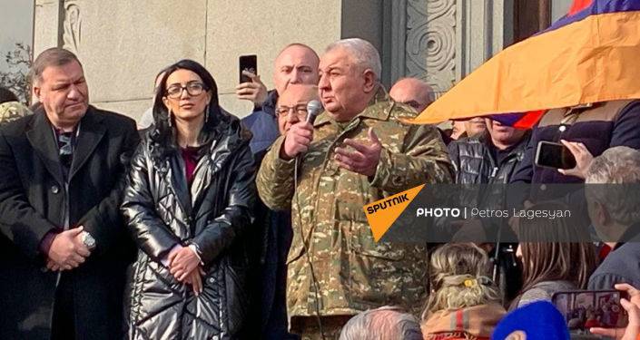 "Это уже все": Хачатуров заверил, что народ не оставит армию одну в борьбе с Пашиняном