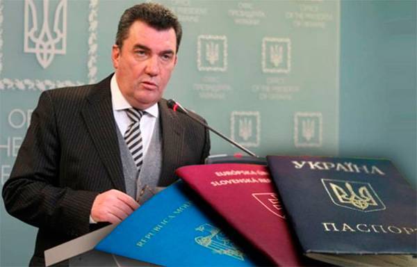 Охота на украинцев с двумя паспортами: Почему инициатива СНБО может упереться в гражданство «слуг»