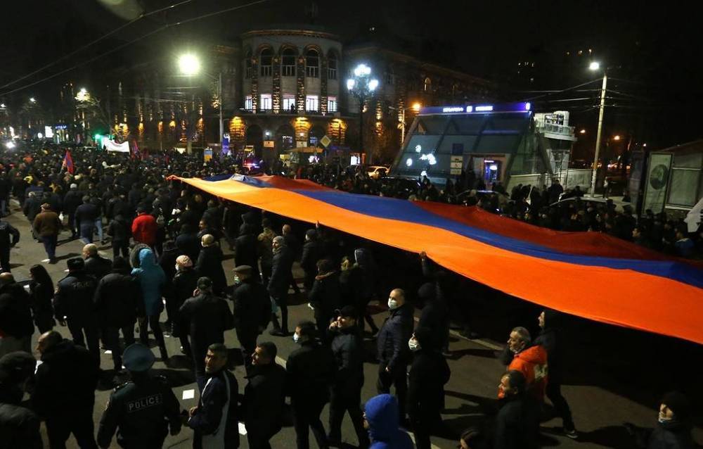 В Ереване завершилось шествие сторонников Пашиняна
