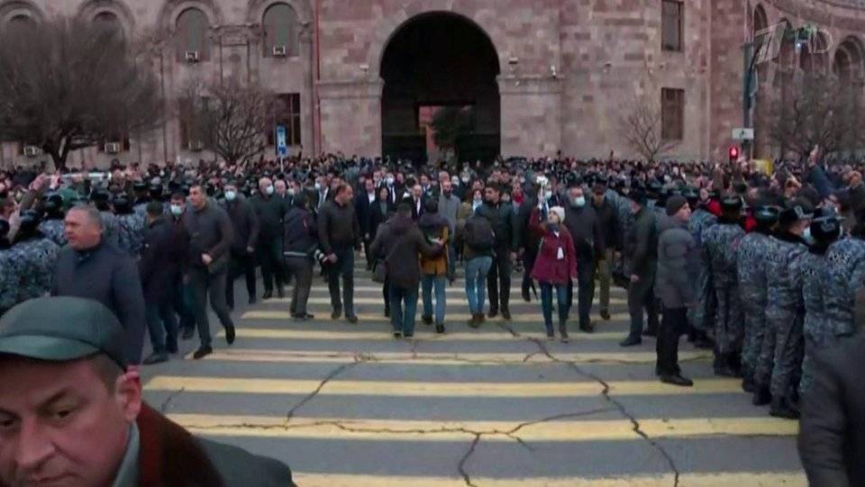 В Ереване состоялись митинги сторонников и противников премьера Пашиняна