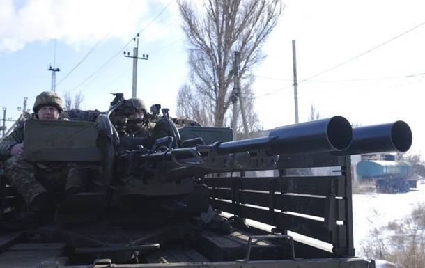 На Донбассе подорвался автомобиль с военными