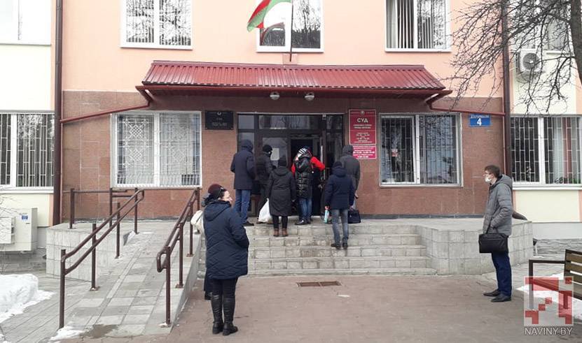 В Ленинском суде Могилева задержали мужчину с ножом