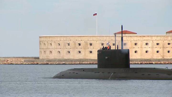 Две подлодки Черноморского флота вышли на учения в море