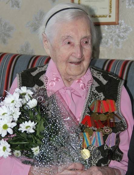 Участница Великой Отечественной войны Лидия Челнокова из Торжка отмечает 100-летие