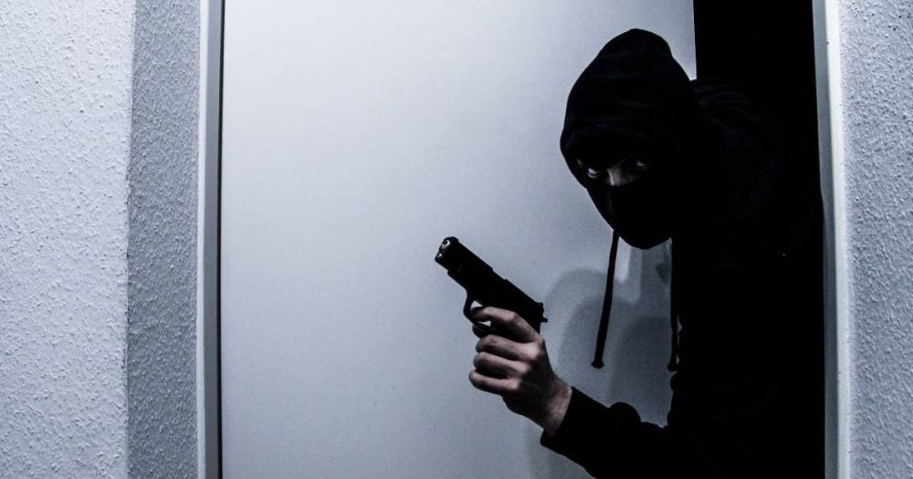 В Николаеве вооруженный неизвестный в маске ограбил АЗС