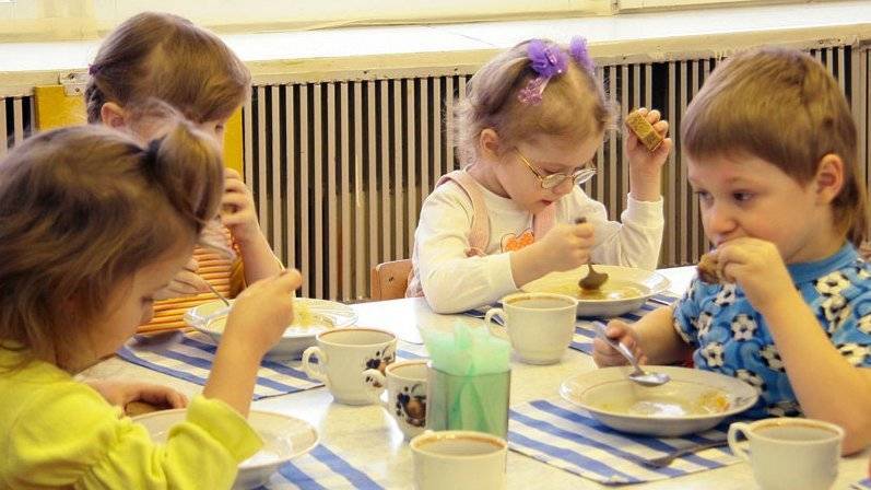 Днепровская фирма, подозреваемая в отравлении больше 500 детей, вознамерилась кормить школьников столицы