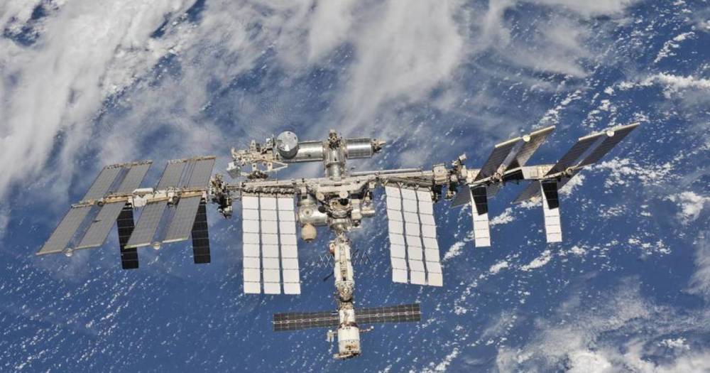 Экипаж МКС заделал вторую трещину в российском модуле