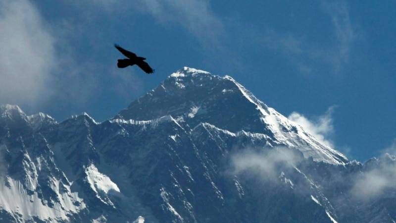 Эверест открывается для альпинистов после годичного перерыва