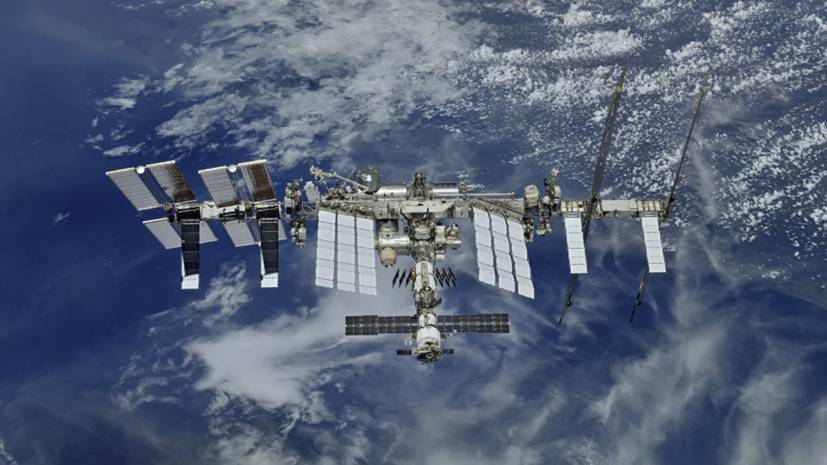 Российские космонавты завершили герметизацию трещин на МКС