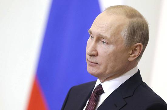 Путин поздравил Баха с переизбранием на пост главы МОК