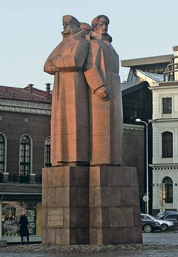 МИД Латвии: Уничтожение памятника латышским стрелкам в Санкт-Петербурге – неуважение к нашей стране