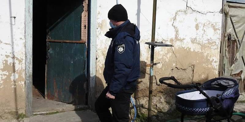 Полиция расследует смерть младенца в Запорожской области - ребенок жил в сарае и замерз - ТЕЛЕГРАФ