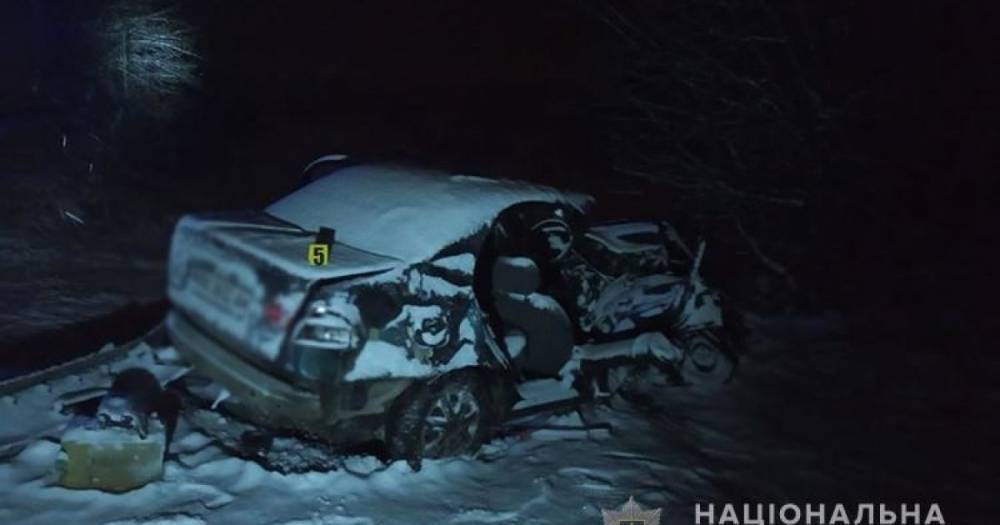 Занесло и бросило под грузовик: в Тернопольской области случилась смертельное ДТП
