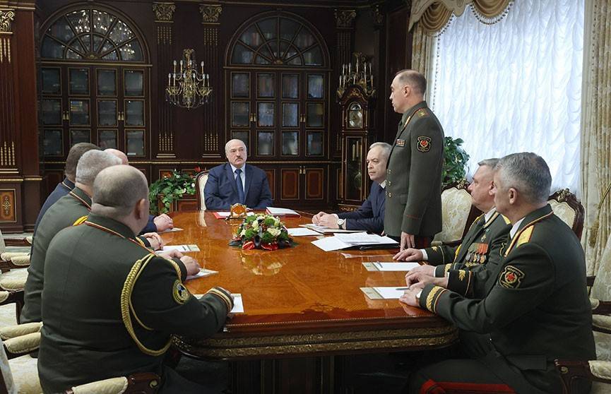 Лукашенко – военным: Беларусь попробовали на зуб. Зуб сломали. Сейчас будут на все зубы пробовать