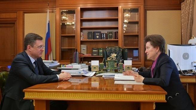 Вице-премьер РФ обсудил с Комаровой вопросы использования попутного нефтяного газа