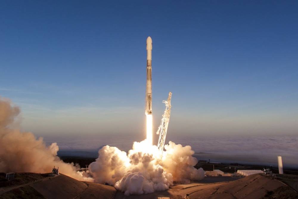 SpaceX запустила очередные 60 спутников Starlink и успешно вернула ракету, летавшую в шестой раз