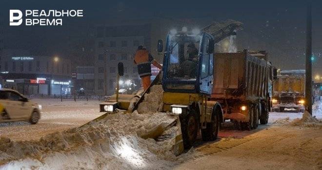 Стало известно, с каких улиц Казани сегодня будут вывозить снег