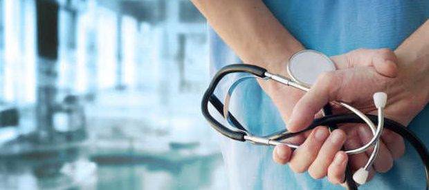 В Украине за прошлый год 73 000 медиков лишились работы