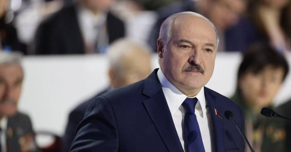 Лукашенко допустил появление белорусской Covid-вакцины во второй половине года