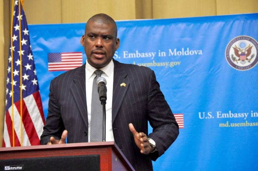 Посольство США прервало молчание и пошло на открытое вмешательство
