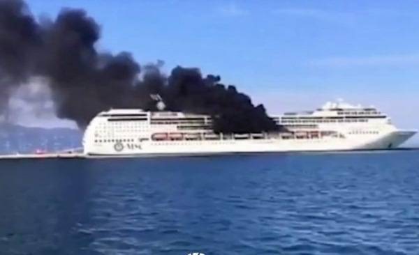 Круизный лайнер «Лирика» загорелся в Греции
