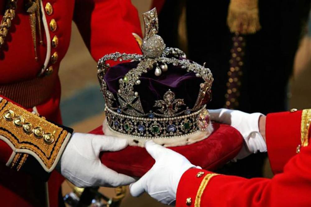 История британской короны является бесконечной цепью кризисов, – Мацарский