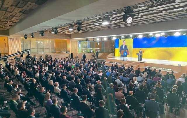 В Киеве проходит съезд "Слуги народа" с участием Зеленского