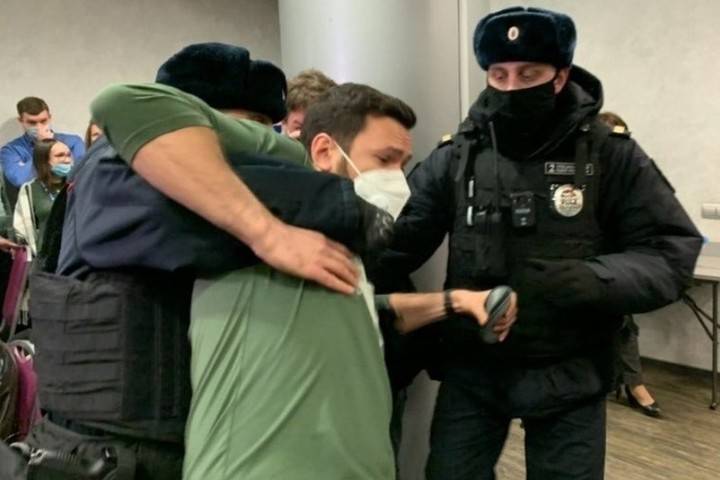 МВД объяснило задержание 200 оппозиционеров в Москве: не надели маски