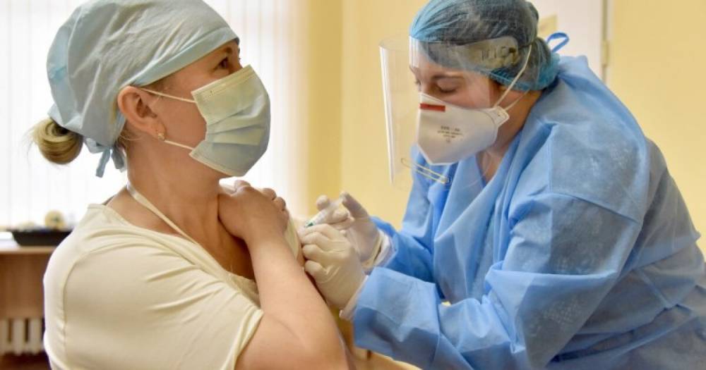 Украинцы продолжают записываться в очередь на вакцинацию от COVID-19