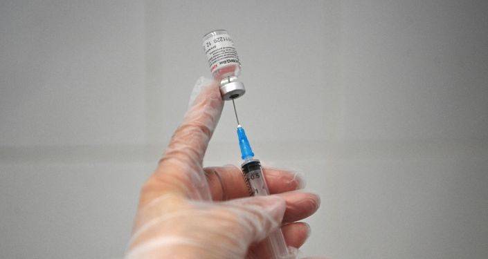 Прививку российской вакциной "Спутник V" сделали военные из 50 стран