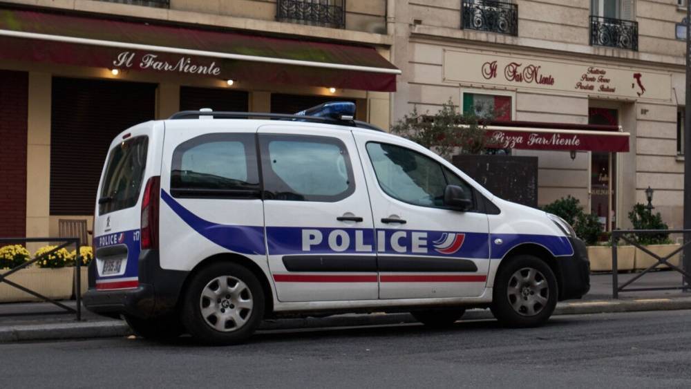 Жителя Франции застрелили после угроз полицейскому ножом
