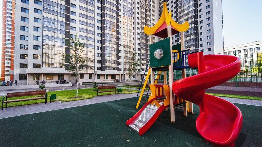 В России предложили разработать единые стандарты безопасности для детских площадок