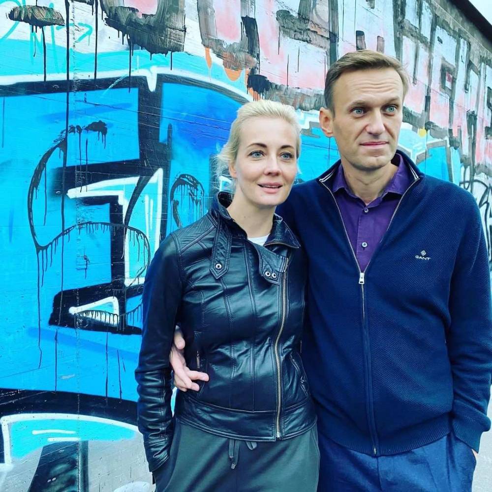 “Очень хочу блинов”: Юлия Навальная опубликовала часть письма от осужденного мужа
