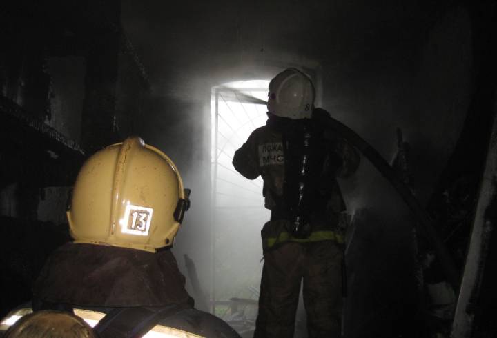 Мужчину госпитализировали после пожара в квартире в Пушкине