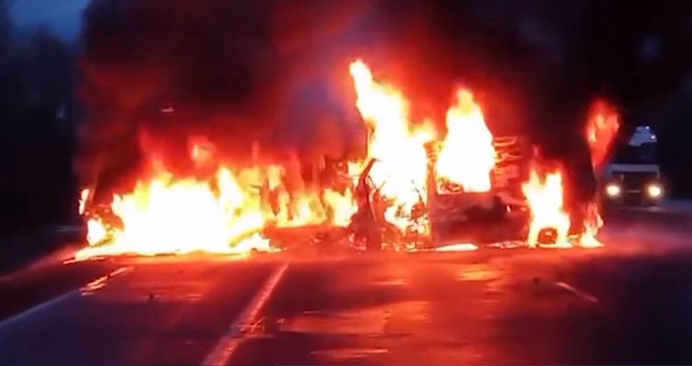 Жуткая авария под Крупками: водители погибли в горящих «Мерседесах»