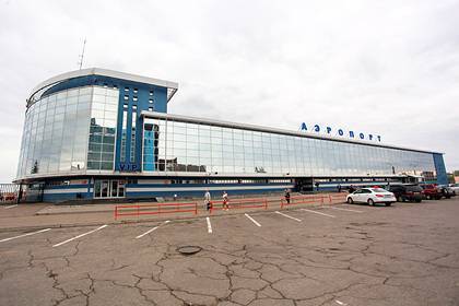 Пассажирку со штык-ножом от винтовки «Маузер» задержали в российском аэропорту
