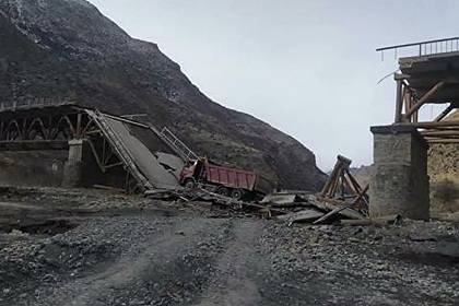 Мост в Дагестане обрушился после проезда КамАЗа