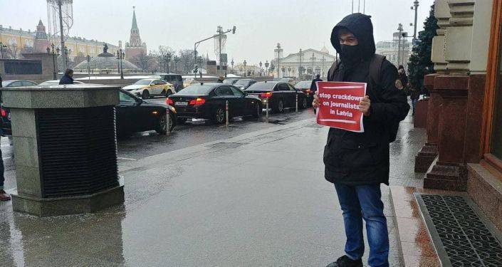 Глава ПАСЕ проигнорировал пикет в поддержку русскоязычных журналистов в Латвии