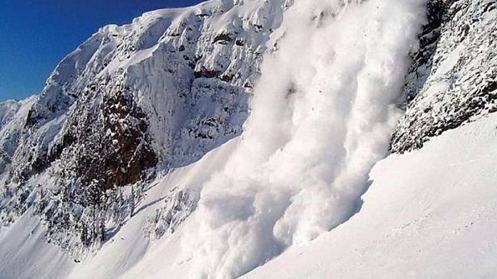 На горе Мамай на туристов сошла снежная лавина