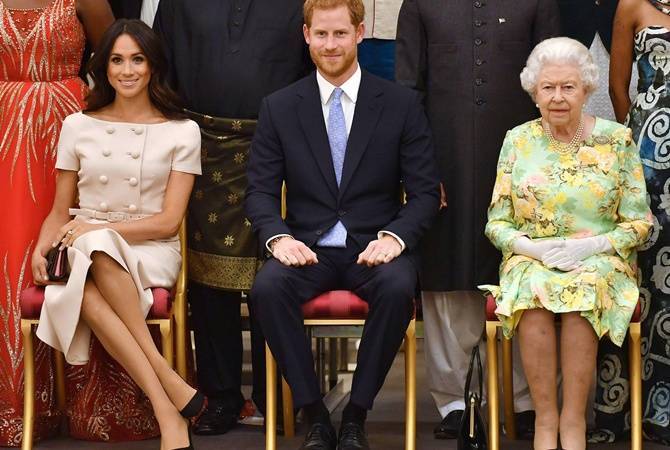 "Война" в королевской семье Британии: Елизавета ІІ принимает вызов