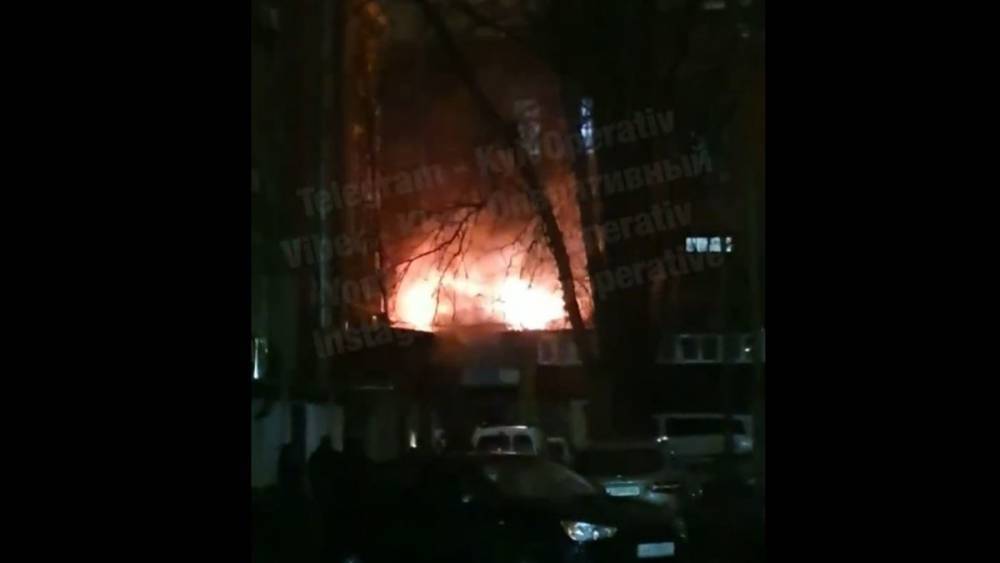В Киеве на Сагайдачного горит ресторан: видео