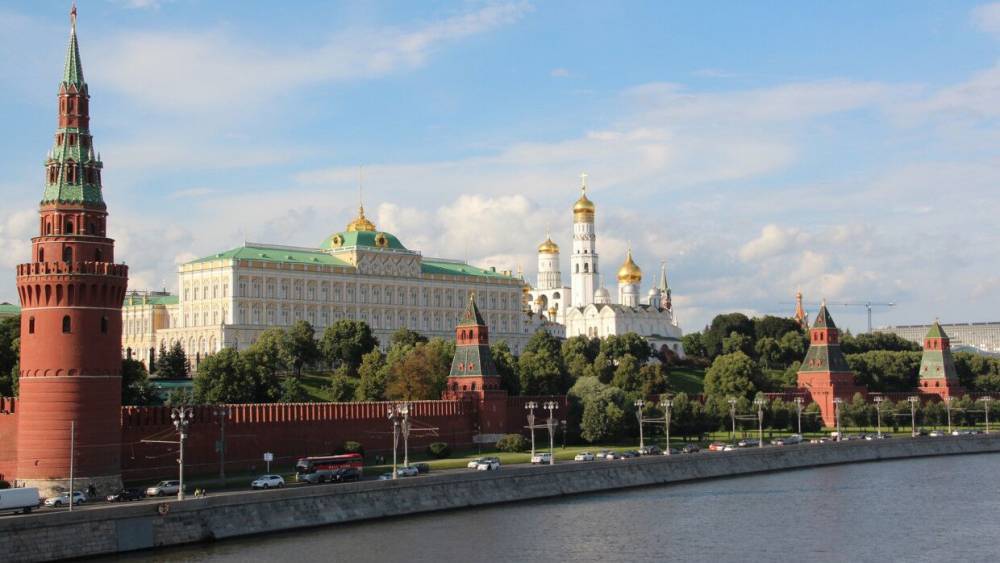Политологи назвали трех главных кандидатов на отставку среди глав регионов РФ